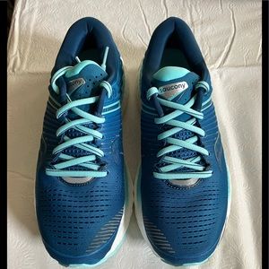 🌟New Saucony Triumph 17 womens